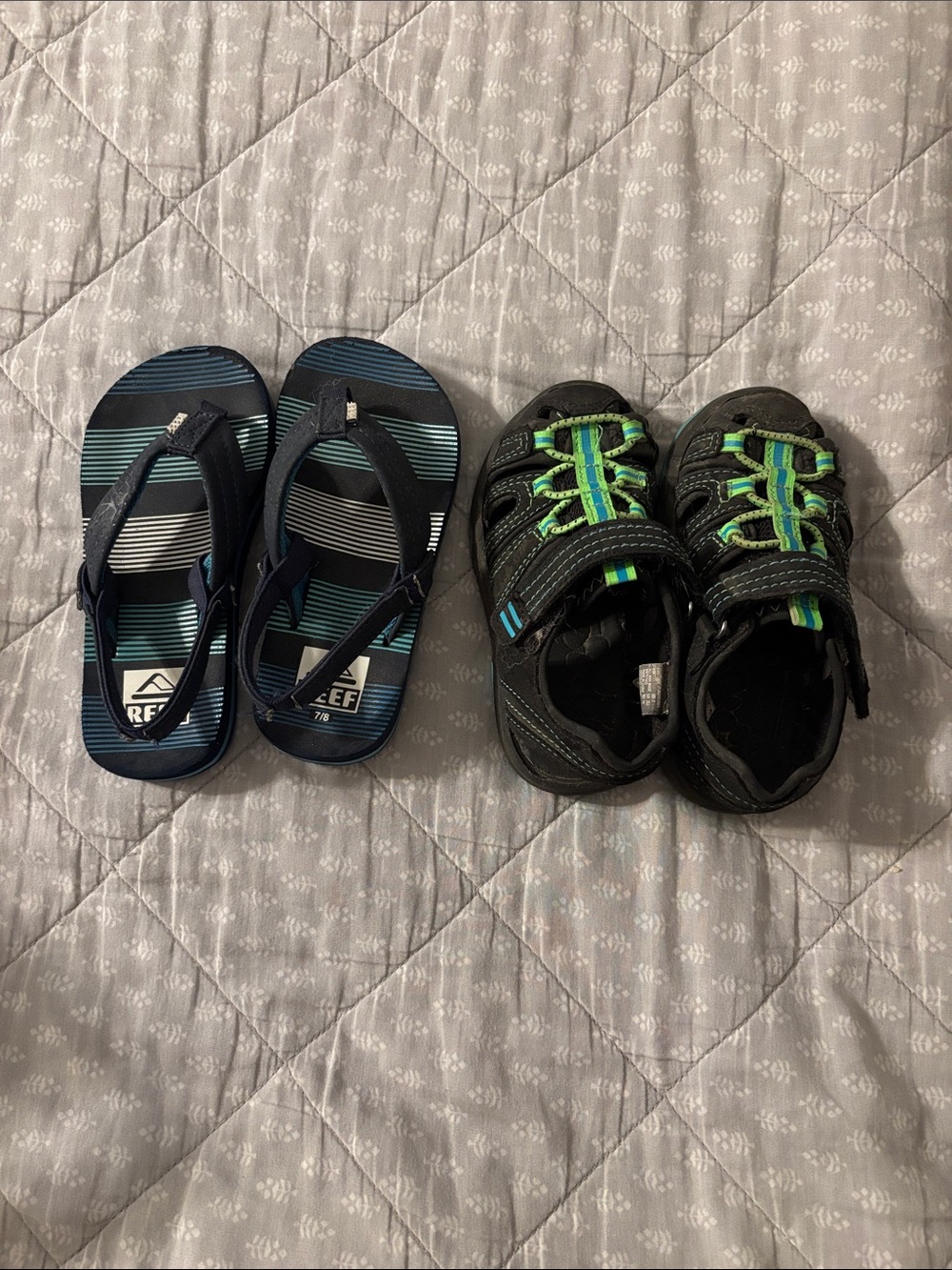 Reef Kids Navy Blue Striped Flip Flops & Black Green Sport Sandals Set